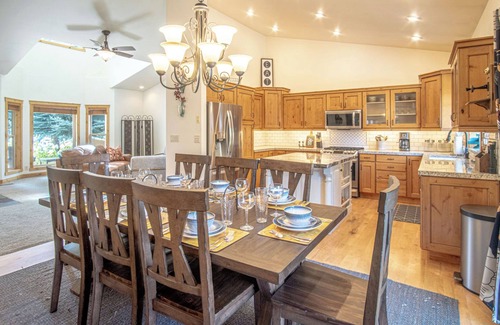 Hailey Casa | Cranbrook Cottage - Family Home + Hot Tub + Pool Table