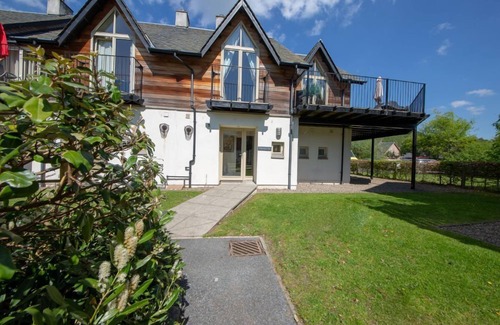Kenmore Cabaña | Mains of Taymouth, Kenmore ~ 4 * Crannog Lodge - capacidad para 6 personas en 3 habitaciones