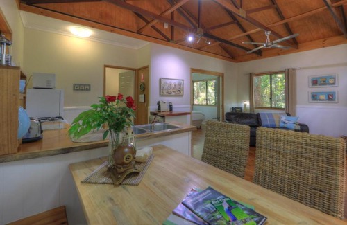 Lake Eacham Complejo | Crater Lakes Rainforest Cottages