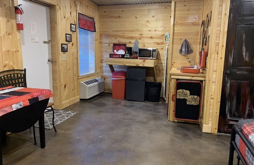 Cache Cabina | Craterville Park Cabin near Wichita Mountains Cache Medicine Park historic