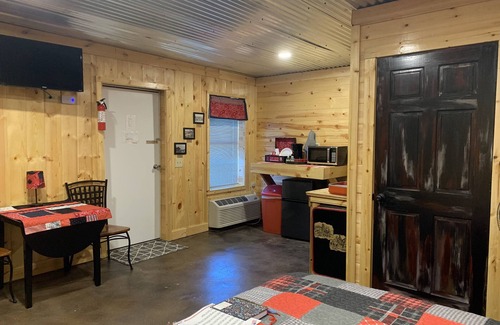 Cache Cabina | Craterville Park Cabin near Wichita Mountains Cache Medicine Park historic