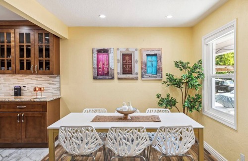 Concord Casa | Crawford Poolhouse Near Many Conveniences