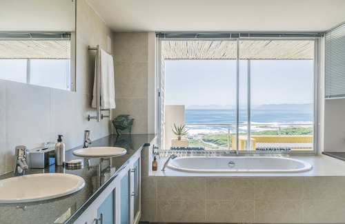 De Kelders Casa | Crayfish Lodge Sea & Country Guest House