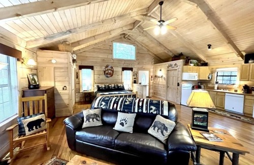 Tellico Plains Cabina | ¡Nuevo listado! Crazy Bear - 1 dormitorios, 1 baños, duermen 4