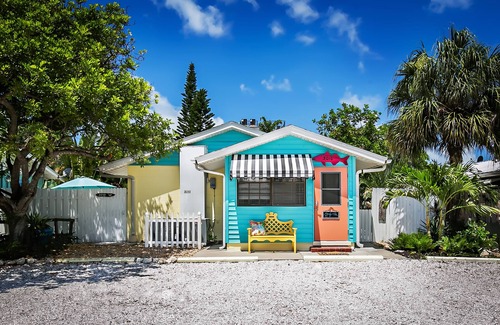Ilexhurst Cabaña | Crazy Cute Beach Cottage In Paradise