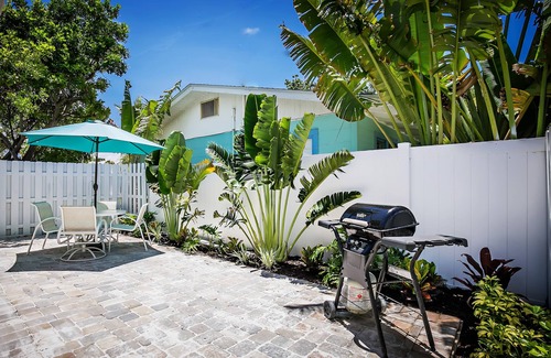 Ilexhurst Cabaña | Crazy Cute Beach Cottage In Paradise