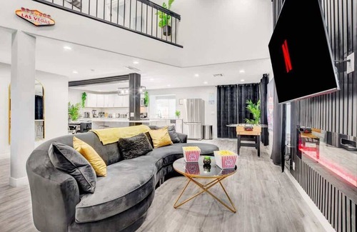 Summerlin Casa | Crazy-Monthly-Discount! Luxury>HugePool/Spa+More!