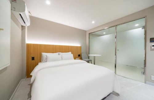 Guri Hotel | Cream Hotel
