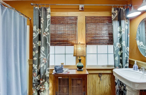 Swannanoa Cabina | Creative & Sophisticated Retreat Between Asheville and Black Mountain