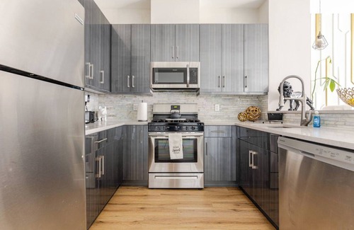Bayonne Apartamento | Creator's Den - 10 Mins NYC/ EWR @ The Helix Luxury Apartments