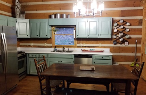 Dial Cabina | Creek!3BR3BA+Loft/!GameRoom!Slps 9!Wrap Around Deck!