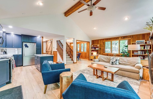 Pocono Pines Cabaña | Creek Access & Deck: Family Pocono Pines Cottage