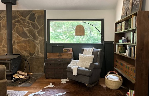 Ellijay Cabina | Creek front cabin on 3+ acres with private mini waterfalls, fire pit & game nook