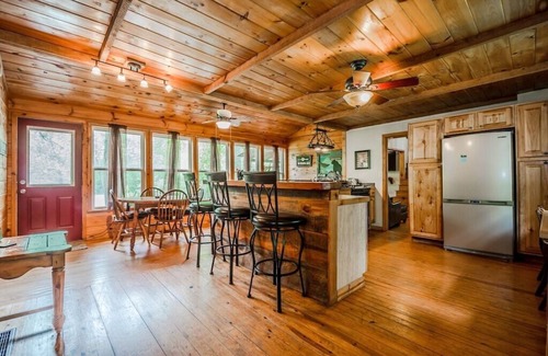 Helen Cabina | Creek & Garden Cottage | 1BR 2BA | Sauna de cedro | Tina caliente | Pesca de trucha
