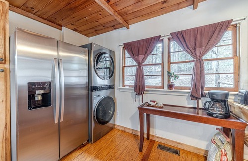 Helen Cabina | Creek & Garden Cottage | 1BR 2BA | Sauna de cedro | Tina caliente | Pesca de trucha