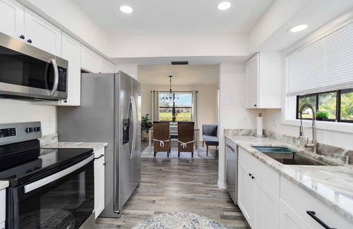 Venice Casa | Creek Golf course front home minute from DowntownVenice Florida.