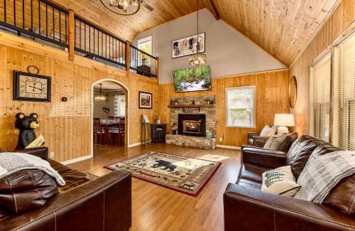 Sevierville Casa | Creek, King Beds, Wow Views, Private, New, Patio, Spa, Close to Town