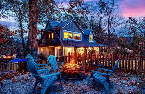 Sevierville Casa | Creek, King Beds, Wow Views, Private, New, Patio, Spa, Close to Town
