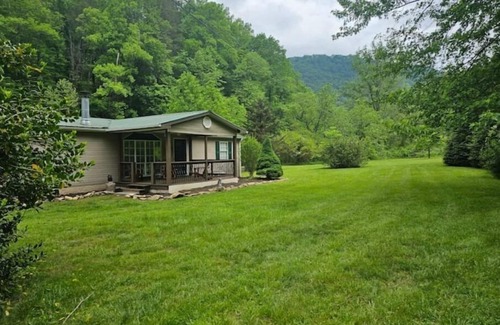 Hot Springs Cabaña | Creek Life Cottages II