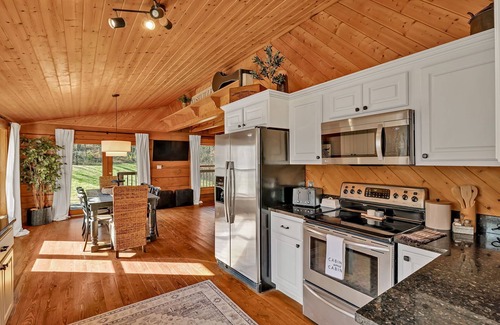Marrowbone Cabina | 15 min to downtown Nashville, Luxury Cabin Retreat, Great Summer Rates