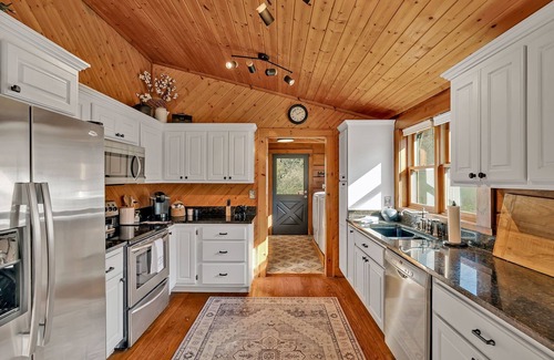 Marrowbone Cabina | 15 min to downtown Nashville, Luxury Cabin Retreat, Great Summer Rates