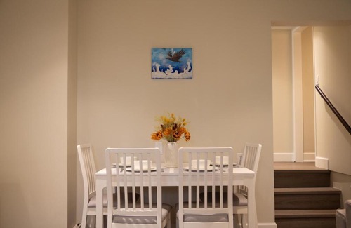 Burnaby Apartamento | Creek Side 2-Bedroom Guest Suite