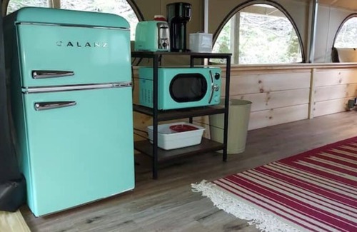 Frenchburg Cabina | Creek Side Glamper in the Red River Gorge