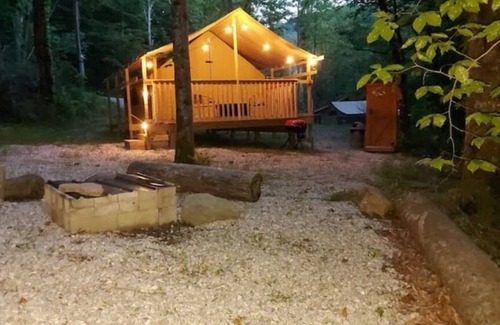 Frenchburg Cabina | Creek Side Glamper in the Red River Gorge