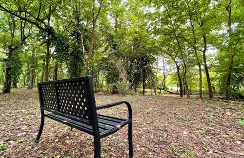Fayetteville Casa | Creek Side Retreat w/ HotTub by Lake & Bike Trails