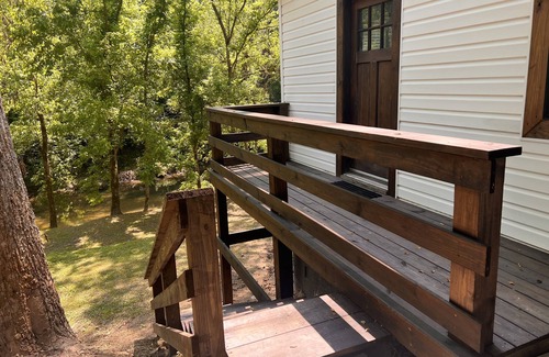Borderland Casa | Creek View Retreat 3 Bedroom- 2 Full Bathroom. Cozy home