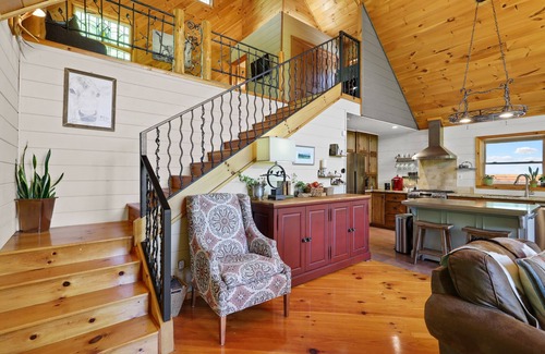 Mineral Bluff Cabina | CreekFront Cabin- 4 Acres- FirePit & Place- Game Tables- Private Yet Close to BR