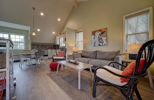 Hayesville Casa | Creekfront Hayesville cottage with beautiful sunrise and sunset views!