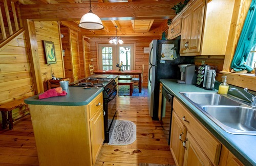 Hayesville Cabina | Creekfront Home- Acogedor y privado! Tusquittee- Hayesville NC