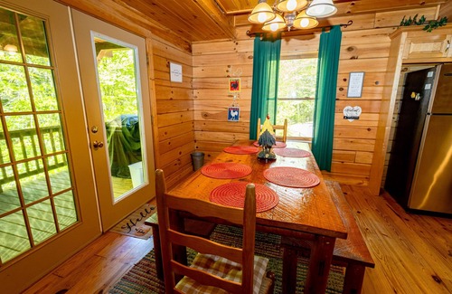 Hayesville Cabina | Creekfront Home- Acogedor y privado! Tusquittee- Hayesville NC