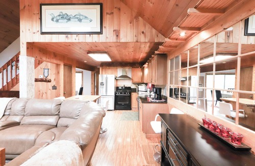 Gatlinburg - Pigeon Forge Cabaña | *** *** 1 Frente al arroyo. 3 acres *** *** romántica privada *** *** Wifi único *** *** Pond