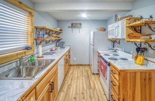 Marble Falls Cabina | Creekside 2-bedroom cabin near the Buffalo River in enchanting Marble Falls