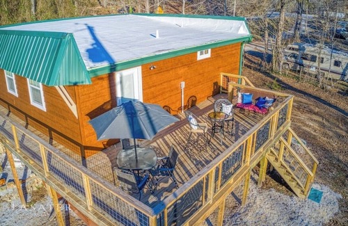 Marble Falls Cabina | Creekside 2-bedroom cabin near the Buffalo River in enchanting Marble Falls