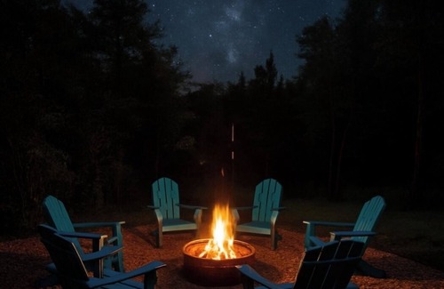 Omaha Casa | Creekside A-frame Hot Tub 1st FL King Suite🖤PET
