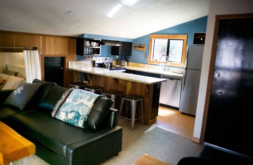 Bear Valley Condominio | Creekside Bear DennBeautifully newly remodeled condo close to everything!