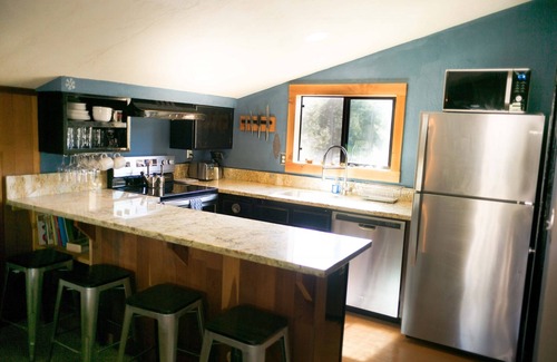 Bear Valley Condominio | Creekside Bear DennBeautifully newly remodeled condo close to everything!