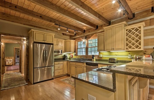 Berkeley Springs Cabina | ¡NUEVO! ¡Cabina de Creekside Berkeley Springs en 35 acres!