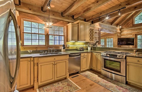 Berkeley Springs Cabina | ¡NUEVO! ¡Cabina de Creekside Berkeley Springs en 35 acres!