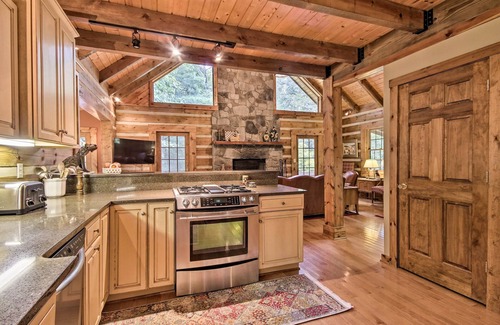 Berkeley Springs Cabina | ¡NUEVO! ¡Cabina de Creekside Berkeley Springs en 35 acres!
