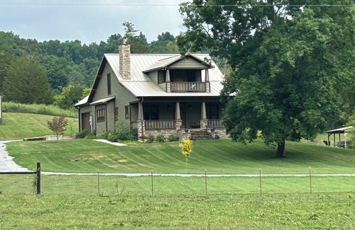 Beechgrove Casa | Creekside Bungalow : peaceful, country Also Checkout Papaw's Place