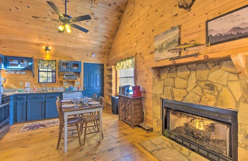 Foxfire Estates Cabina | Creekside Cabin in the Blue Ridge Mountains!