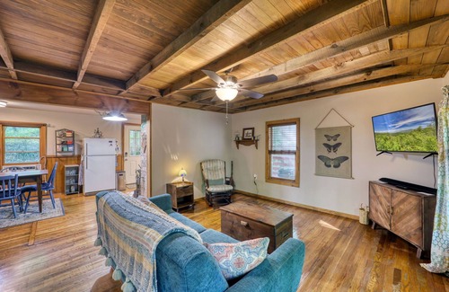Vilas Cabina | Creekside Cabin in Vilas on 4 Acres. 15 Minutes To Downtown Boone. Pet Friendly!