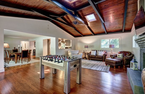 Cullowhee Casa | Creekside Cabin is 1m to Lake Glenville, 6m to Cashiers, 16m to Highlands