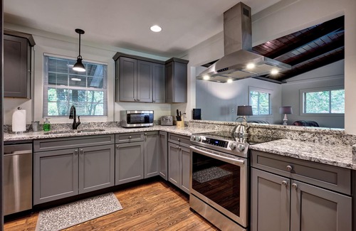 Cullowhee Casa | Creekside Cabin is 1m to Lake Glenville, 6m to Cashiers, 16m to Highlands