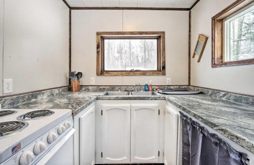 Fishhook Casa | Creekside Cabin Less Than 2 Mi to Hike, Bike and Ski!