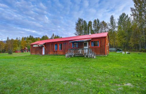 Fishhook Casa | Creekside Cabin Less Than 2 Mi to Hike, Bike and Ski!